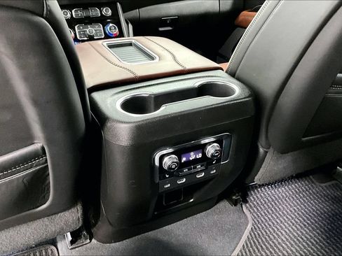 Used 2023 GMC Yukon XL Denali Ultimate AWD/4WD image 30
