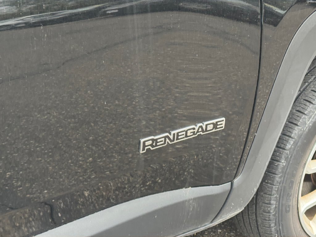 Used 2023 Jeep Renegade Latitude AWD/4WD image 36