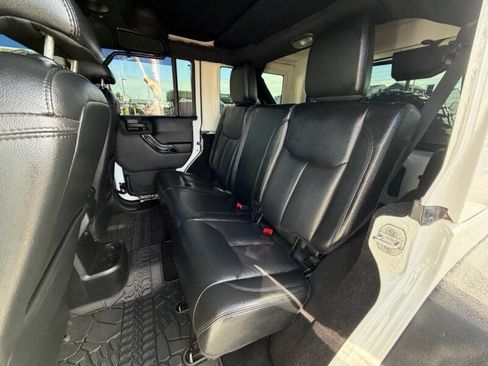 Used 2015 Jeep Wrangler Unlimited Sahara AWD/4WD image 15
