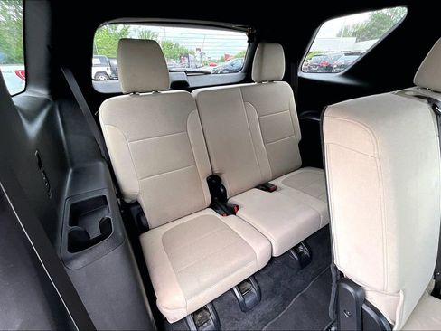 Used 2023 Chevrolet Traverse LS FWD image 28