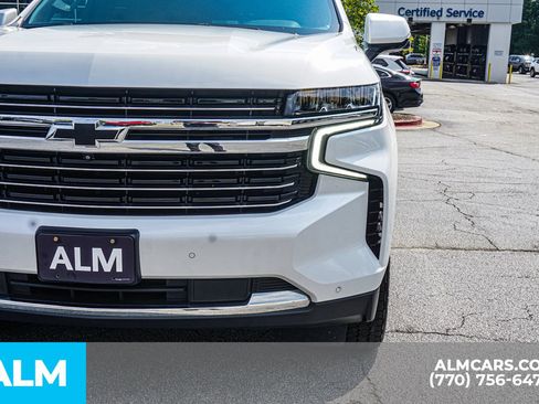Used 2022 Chevrolet Suburban LT w/ LT Signature Package AWD/4WD image 18