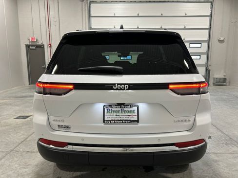 New 2025 Jeep Grand Cherokee Laredo w/ Luxury Tech Group I image 7