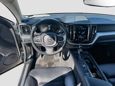 Used 2018 Volvo XC60 T5 Momentum w/ Vision Package AWD/4WD image 24