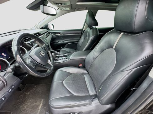 Used 2018 Toyota Camry XSE image 13