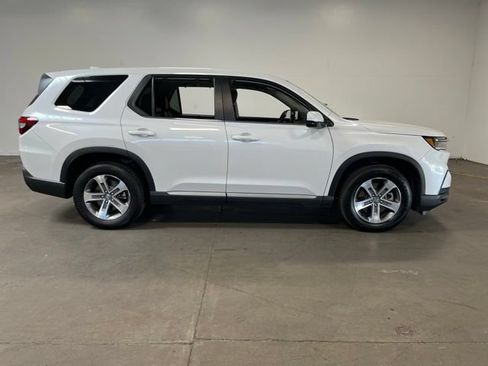 Used 2025 Honda Pilot EX-L image 2