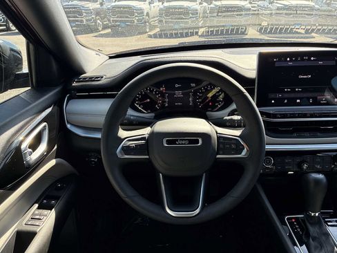 Certified 2025 Jeep Compass Limited AWD/4WD image 10