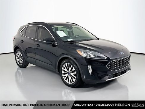 Used 2020 Ford Escape Titanium FWD image 3