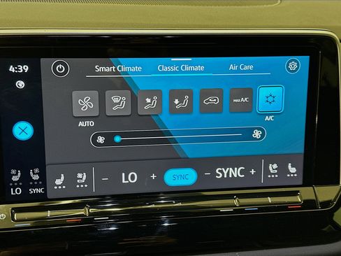 Used 2024 Volkswagen Atlas Cross Sport SE image 24