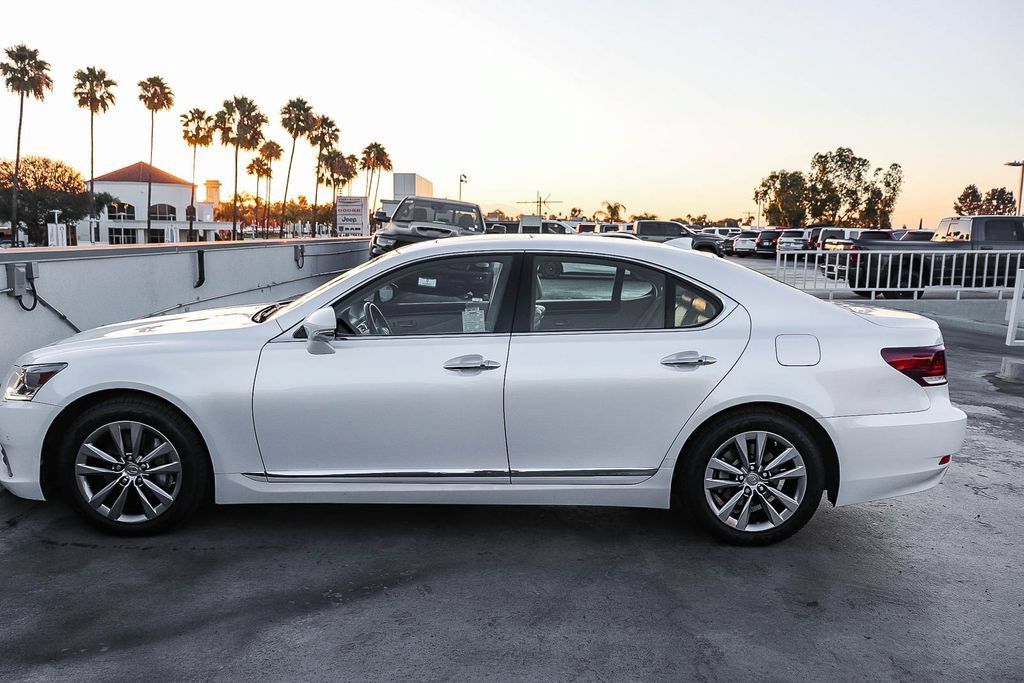 Used 2016 Lexus LS 460 w/ Comfort Package RWD image 14