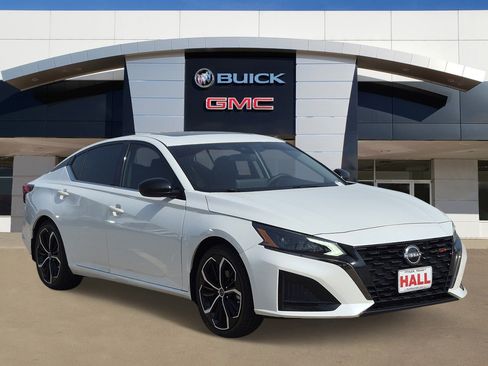 Used 2023 Nissan Altima 2.5 SR w/ SR Premium Package FWD image 1