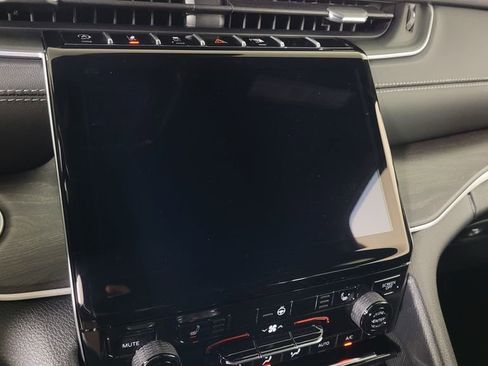 New 2025 Jeep Grand Cherokee Limited image 21