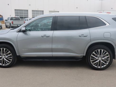Used 2025 Buick Enclave Avenir w/ Trailering Package, 5000 lbs. AWD/4WD image 4
