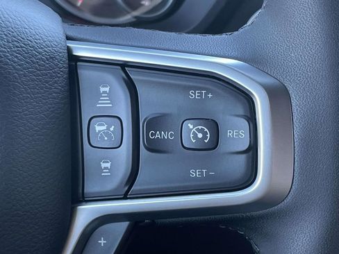 New 2026 RAM 1500 4x4 Crew Cab image 32