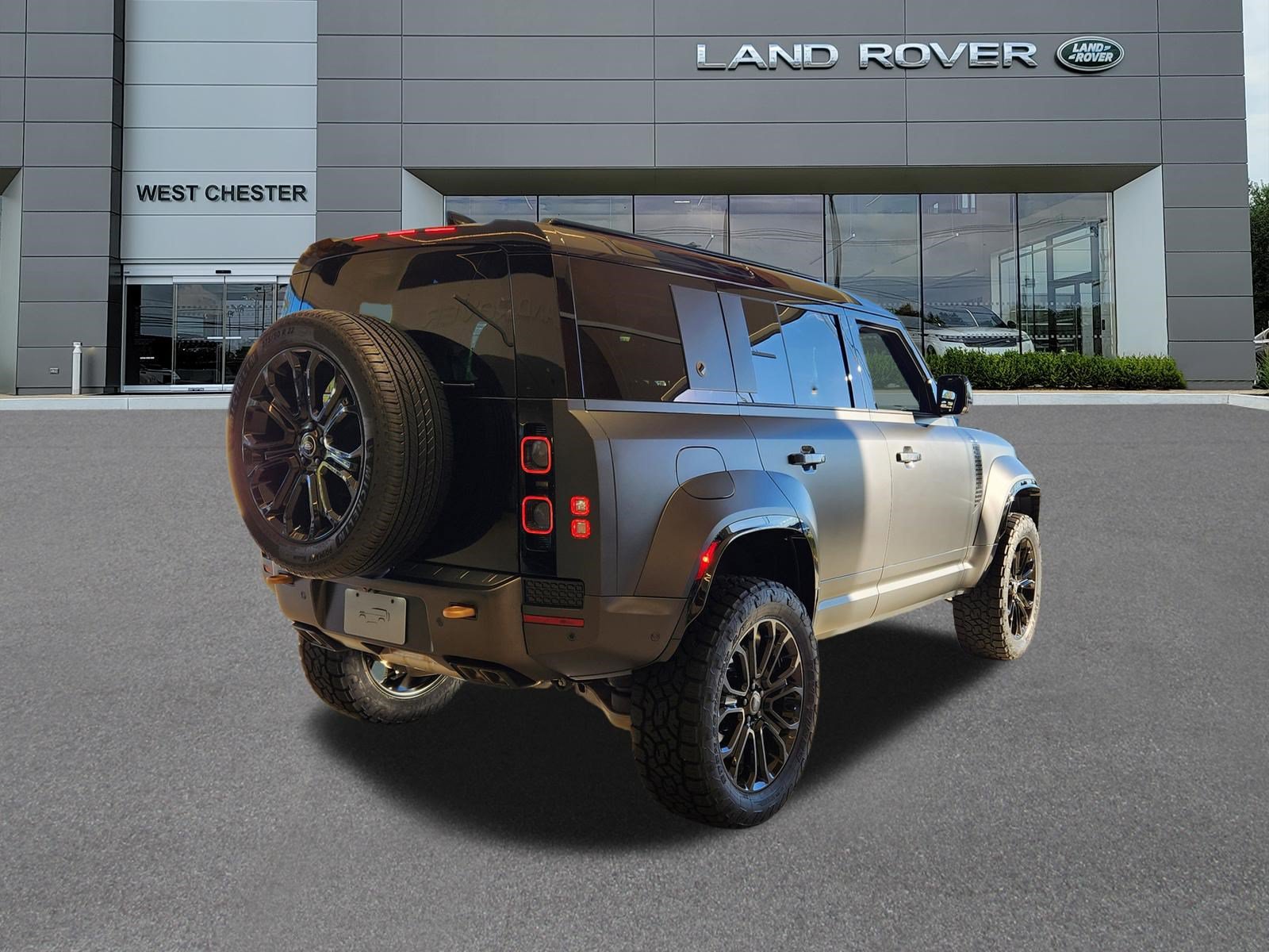 Used 2025 Land Rover Defender 110 AWD/4WD image 4