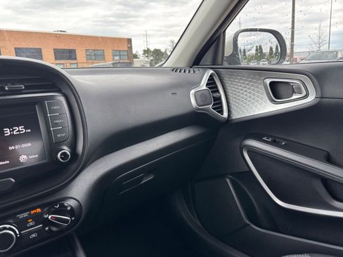 Used 2024 Kia Soul LX w/ LX Technology Package FWD image 33