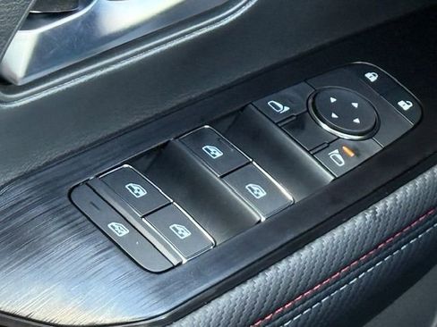 New 2025 Nissan Kicks SR w/ SR Premium Package image 29