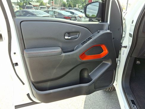 Used 2022 Nissan Frontier PRO-4X w/ Off-Road Protection Package image 15