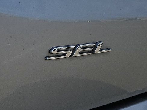 Used 2023 Ford Edge SEL AWD/4WD image 11