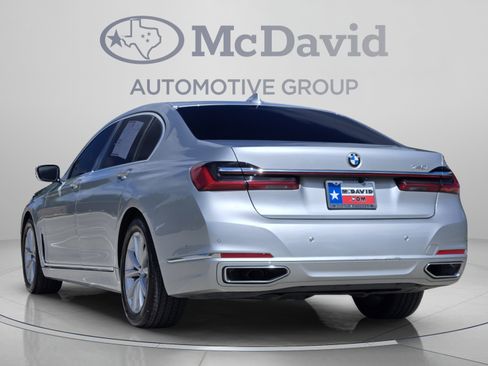Used 2020 BMW 740i w/ Premium Package RWD image 4
