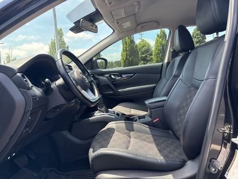 Used 2021 Nissan Rogue Sport SV w/ Technology Package FWD image 11