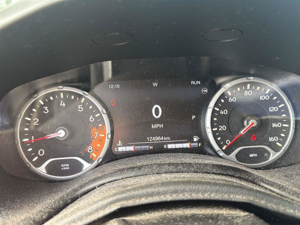 Used 2018 Jeep Renegade Trailhawk w/ Popular Equipment Group AWD/4WD image 3