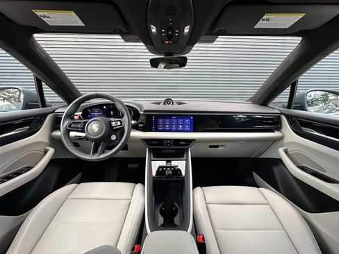 Used 2025 Porsche Macan 4 Electric image 6