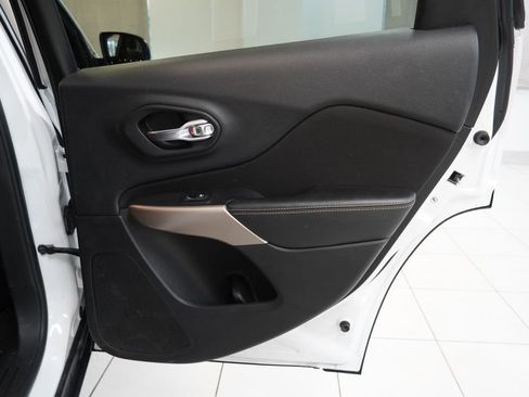 Used 2018 Jeep Cherokee Latitude w/ Altitude Package image 27