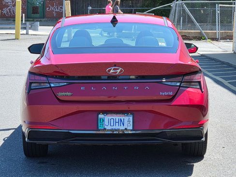 Used 2022 Hyundai Elantra Limited FWD image 6