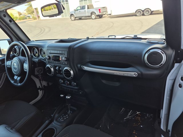Used 2018 Jeep Wrangler Unlimited Rubicon w/ Connectivity Group AWD/4WD image 19
