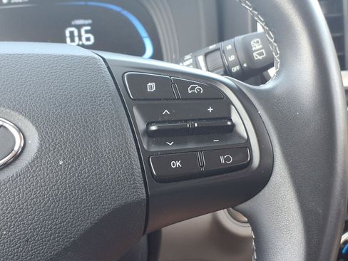 Used 2025 Hyundai Venue SEL FWD image 16
