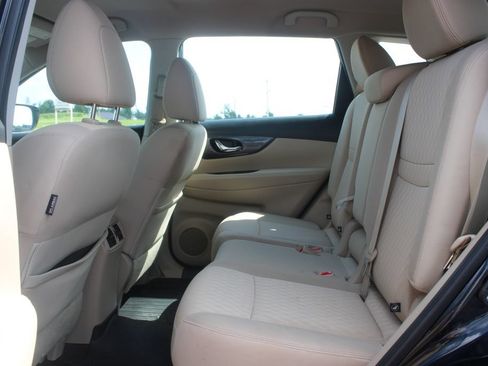 Used 2017 Nissan Rogue S FWD image 16
