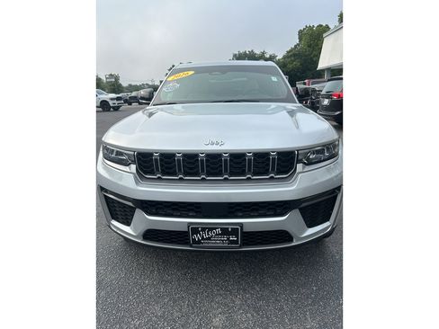 Used 2026 Jeep Grand Cherokee Limited w/ MOPAR Finishing Package RWD image 5