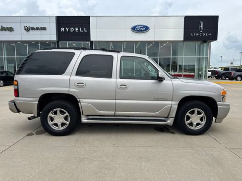 Used 2004 GMC Yukon Denali AWD/4WD image 2