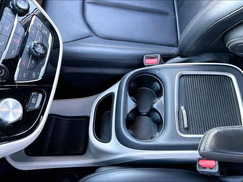 Used 2024 Chrysler Pacifica Touring-L image 18