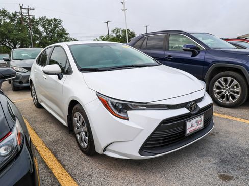 Used 2024 Toyota Corolla LE FWD image 6