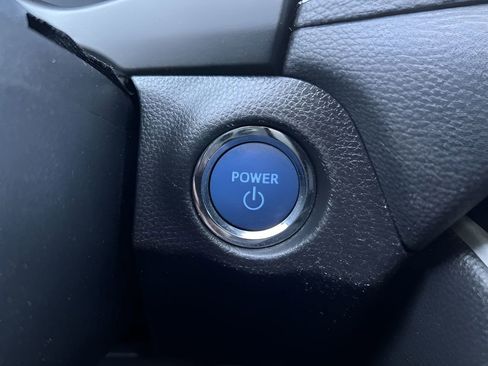 Used 2020 Toyota RAV4 Limited image 17