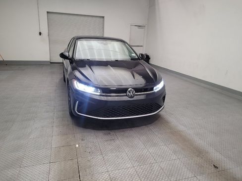 Used 2025 Volkswagen Jetta SE w/ Sunroof Package FWD image 14