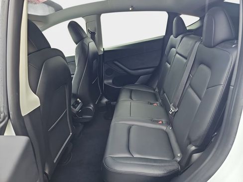 Used 2021 Tesla Model Y Long Range image 17