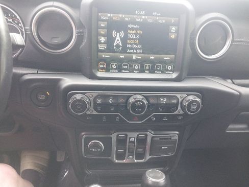 Used 2022 Jeep Wrangler Unlimited Sahara w/ Cold Weather Group AWD/4WD image 11
