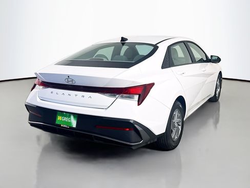 Used 2024 Hyundai Elantra SE FWD image 10