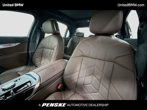 New 2026 BMW 750e xDrive w/ Premium Package image 5