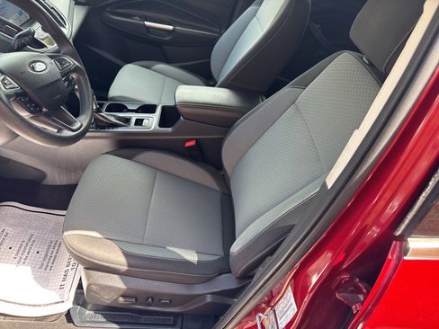 Used 2017 Ford Escape SE w/ Equipment Group 201A AWD/4WD image 18