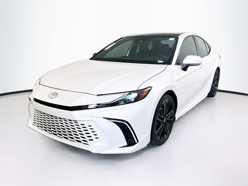 Used 2025 Toyota Camry XSE FWD image 7