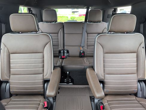Used 2025 GMC Yukon Denali Ultimate w/ LPO, Floor Liner Package AWD/4WD image 30