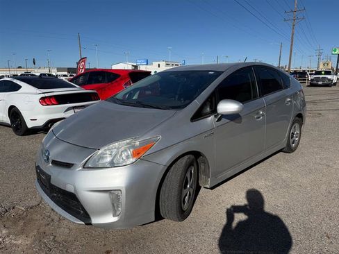 Used 2014 Toyota Prius Five image 2