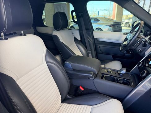 Used 2021 Land Rover Discovery S R-Dynamic image 24