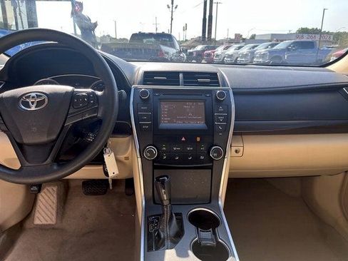 Used 2017 Toyota Camry LE FWD image 13