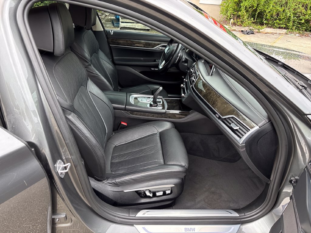 Used 2017 BMW 740i RWD image 6