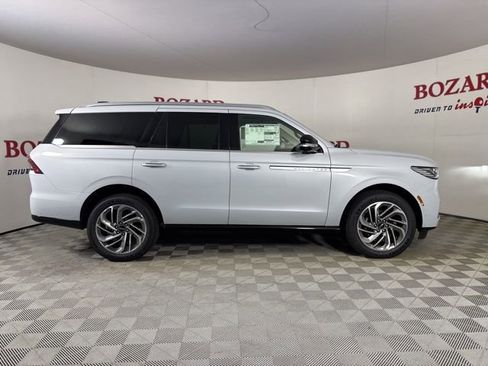 New 2025 Lincoln Navigator Reserve image 8