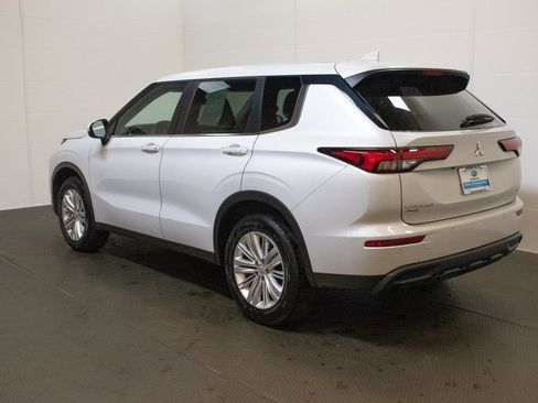 Used 2024 Mitsubishi Outlander ES image 6